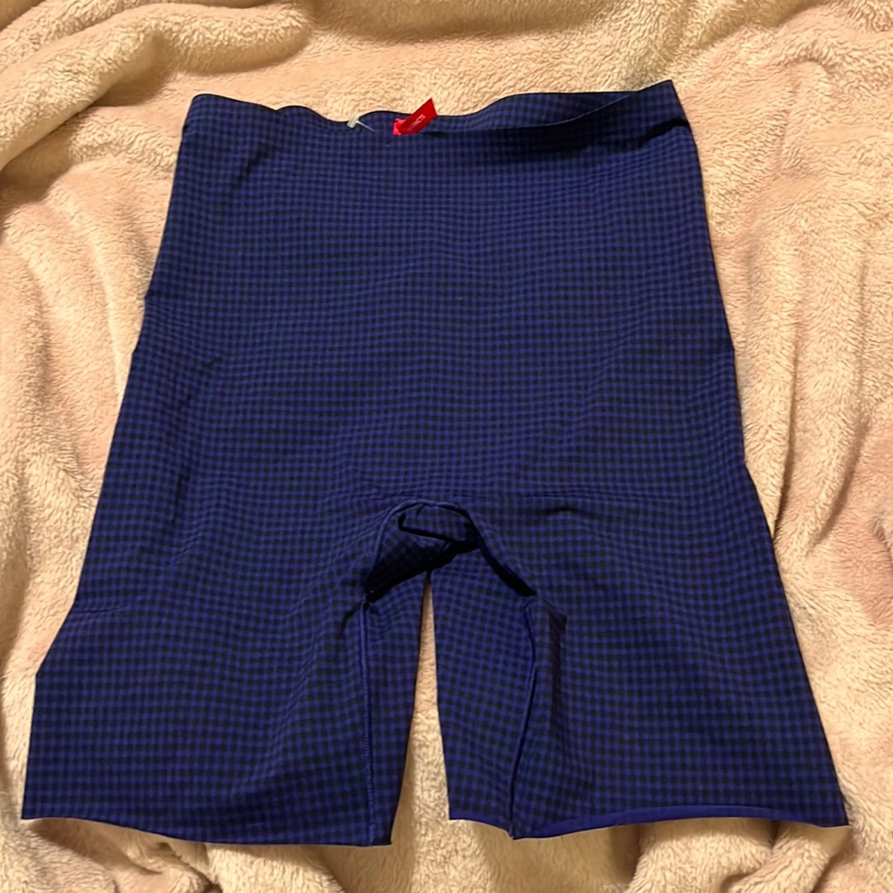 Size small spanx thinstincts shorts